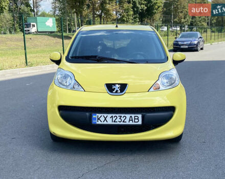 Желтый Пежо 107, объемом двигателя 1 л и пробегом 62 тыс. км за 5400 $, фото 1 на Automoto.ua