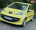 Желтый Пежо 107, объемом двигателя 1 л и пробегом 261 тыс. км за 3970 $, фото 1 на Automoto.ua