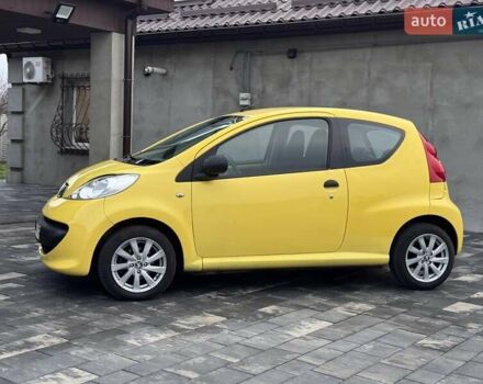 Желтый Пежо 107, объемом двигателя 1 л и пробегом 178 тыс. км за 3500 $, фото 5 на Automoto.ua