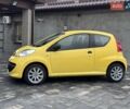 Желтый Пежо 107, объемом двигателя 1 л и пробегом 178 тыс. км за 3500 $, фото 5 на Automoto.ua