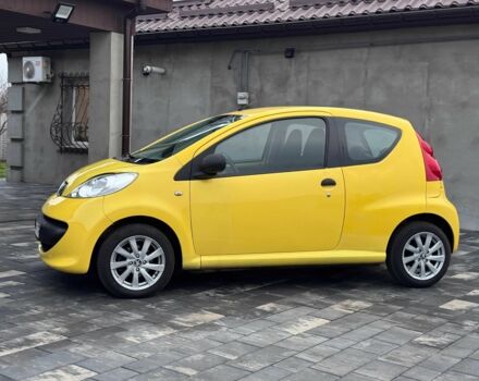 Желтый Пежо 107, объемом двигателя 1 л и пробегом 160 тыс. км за 3500 $, фото 5 на Automoto.ua