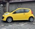 Желтый Пежо 107, объемом двигателя 1 л и пробегом 160 тыс. км за 3500 $, фото 5 на Automoto.ua