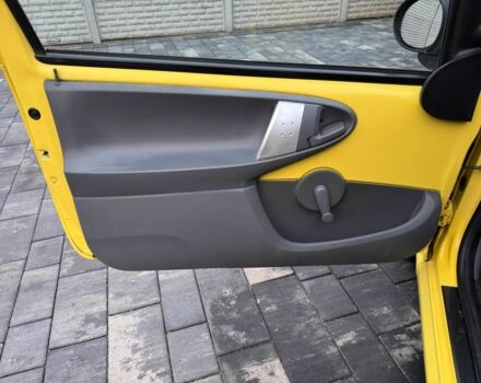 Желтый Пежо 107, объемом двигателя 1 л и пробегом 160 тыс. км за 3500 $, фото 19 на Automoto.ua