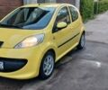 Желтый Пежо 107, объемом двигателя 1 л и пробегом 260 тыс. км за 3700 $, фото 1 на Automoto.ua