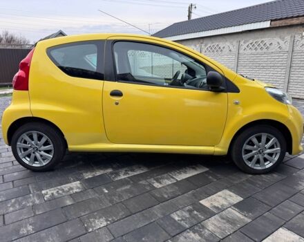 Желтый Пежо 107, объемом двигателя 1 л и пробегом 160 тыс. км за 3500 $, фото 14 на Automoto.ua