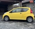 Желтый Пежо 107, объемом двигателя 1 л и пробегом 178 тыс. км за 3500 $, фото 7 на Automoto.ua