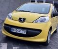 Желтый Пежо 107, объемом двигателя 1 л и пробегом 160 тыс. км за 3500 $, фото 2 на Automoto.ua