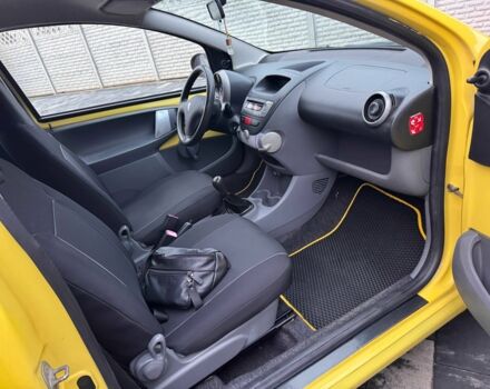 Желтый Пежо 107, объемом двигателя 1 л и пробегом 160 тыс. км за 3500 $, фото 23 на Automoto.ua