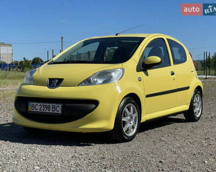 Желтый Пежо 107, объемом двигателя 1 л и пробегом 261 тыс. км за 3900 $, фото 1 на Automoto.ua