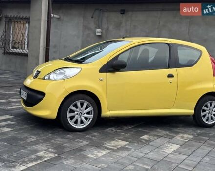 Желтый Пежо 107, объемом двигателя 1 л и пробегом 178 тыс. км за 3500 $, фото 4 на Automoto.ua