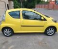 Жовтий Пежо 107, об'ємом двигуна 1 л та пробігом 186 тис. км за 5000 $, фото 5 на Automoto.ua
