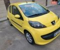 Жовтий Пежо 107, об'ємом двигуна 1 л та пробігом 186 тис. км за 5000 $, фото 6 на Automoto.ua