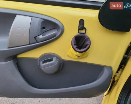 Жовтий Пежо 107, об'ємом двигуна 1 л та пробігом 186 тис. км за 5000 $, фото 32 на Automoto.ua