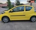 Жовтий Пежо 107, об'ємом двигуна 1 л та пробігом 186 тис. км за 5000 $, фото 1 на Automoto.ua