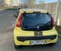 Желтый Пежо 107, объемом двигателя 1 л и пробегом 254 тыс. км за 3500 $, фото 2 на Automoto.ua