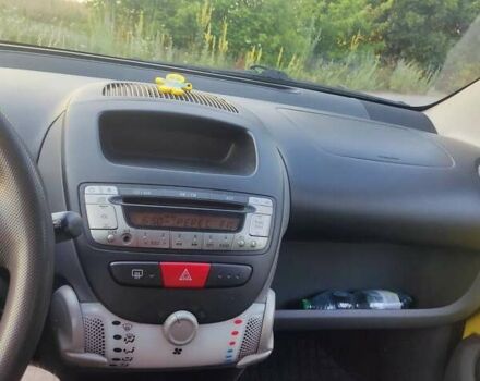 Жовтий Пежо 107, об'ємом двигуна 1 л та пробігом 218 тис. км за 4000 $, фото 5 на Automoto.ua