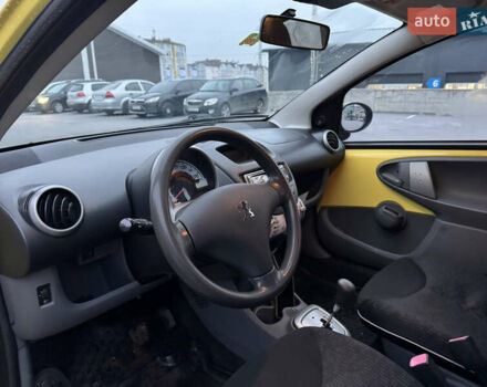 Желтый Пежо 107, объемом двигателя 1 л и пробегом 132 тыс. км за 4950 $, фото 17 на Automoto.ua
