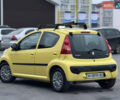 Желтый Пежо 107, объемом двигателя 1 л и пробегом 132 тыс. км за 4950 $, фото 1 на Automoto.ua