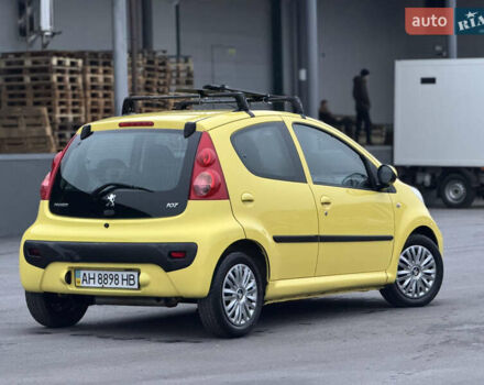 Желтый Пежо 107, объемом двигателя 1 л и пробегом 132 тыс. км за 4950 $, фото 3 на Automoto.ua