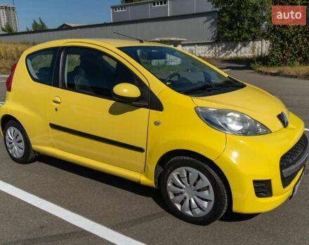 Желтый Пежо 107, объемом двигателя 1 л и пробегом 169 тыс. км за 4500 $, фото 4 на Automoto.ua