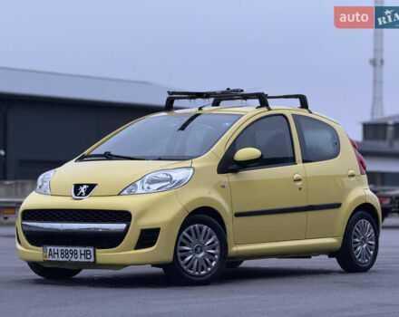 Желтый Пежо 107, объемом двигателя 1 л и пробегом 132 тыс. км за 4950 $, фото 12 на Automoto.ua