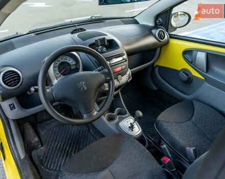 Желтый Пежо 107, объемом двигателя 1 л и пробегом 169 тыс. км за 4500 $, фото 28 на Automoto.ua