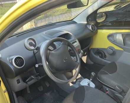 Пежо 107 2010 в Черноморске (Ильичевске) на Automoto.ua Желтый Пежо 107, объемом двигателя 1 л и пробегом 94 тыс. км за 6000 $, фото 1 на Automoto.ua