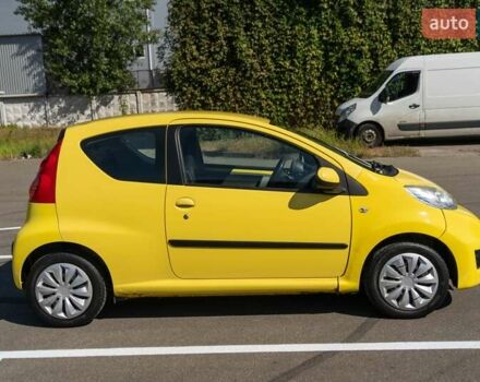 Желтый Пежо 107, объемом двигателя 1 л и пробегом 169 тыс. км за 4500 $, фото 7 на Automoto.ua