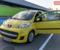 Желтый Пежо 107, объемом двигателя 1 л и пробегом 169 тыс. км за 4500 $, фото 5 на Automoto.ua
