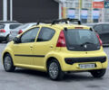 Желтый Пежо 107, объемом двигателя 1 л и пробегом 132 тыс. км за 4950 $, фото 4 на Automoto.ua