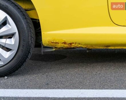 Желтый Пежо 107, объемом двигателя 1 л и пробегом 169 тыс. км за 4500 $, фото 20 на Automoto.ua