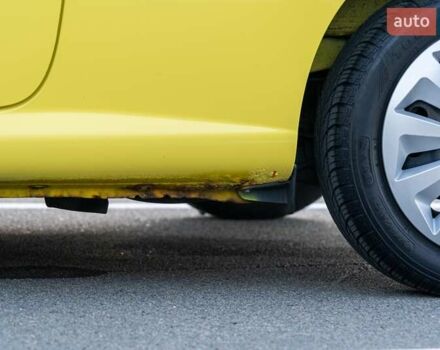 Желтый Пежо 107, объемом двигателя 1 л и пробегом 169 тыс. км за 4500 $, фото 23 на Automoto.ua