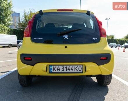 Желтый Пежо 107, объемом двигателя 1 л и пробегом 169 тыс. км за 4500 $, фото 12 на Automoto.ua