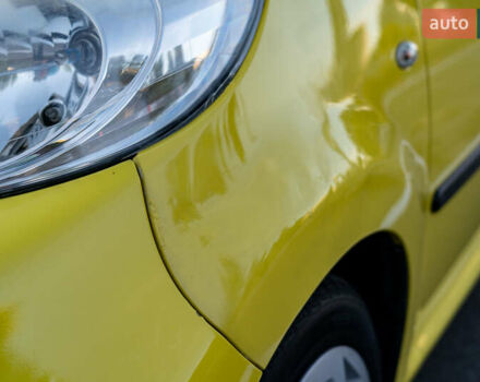 Желтый Пежо 107, объемом двигателя 1 л и пробегом 169 тыс. км за 4500 $, фото 17 на Automoto.ua