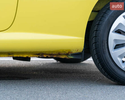 Желтый Пежо 107, объемом двигателя 1 л и пробегом 169 тыс. км за 4500 $, фото 24 на Automoto.ua