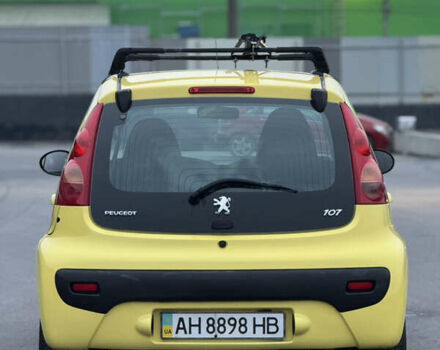 Желтый Пежо 107, объемом двигателя 1 л и пробегом 132 тыс. км за 4950 $, фото 6 на Automoto.ua