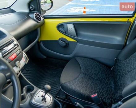 Желтый Пежо 107, объемом двигателя 1 л и пробегом 169 тыс. км за 4500 $, фото 29 на Automoto.ua