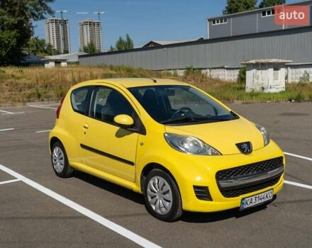 Желтый Пежо 107, объемом двигателя 1 л и пробегом 169 тыс. км за 4500 $, фото 1 на Automoto.ua