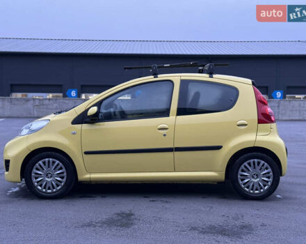Желтый Пежо 107, объемом двигателя 1 л и пробегом 132 тыс. км за 4950 $, фото 5 на Automoto.ua