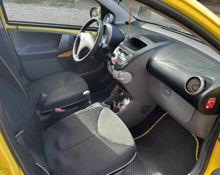 Жовтий Пежо 107, об'ємом двигуна 1 л та пробігом 105 тис. км за 5500 $, фото 5 на Automoto.ua