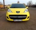 Желтый Пежо 107, объемом двигателя 1 л и пробегом 115 тыс. км за 5200 $, фото 1 на Automoto.ua