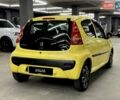 Желтый Пежо 107, объемом двигателя 1 л и пробегом 127 тыс. км за 5950 $, фото 4 на Automoto.ua