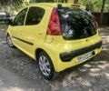 Желтый Пежо 107, объемом двигателя 1 л и пробегом 79 тыс. км за 6000 $, фото 3 на Automoto.ua