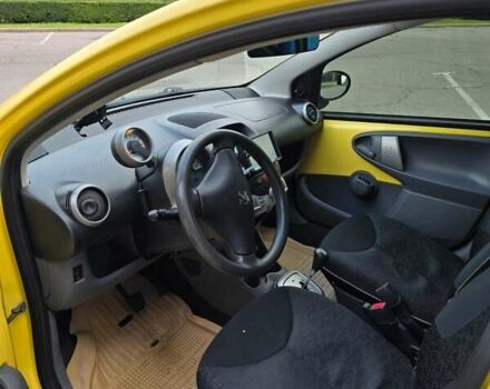 Желтый Пежо 107, объемом двигателя 1 л и пробегом 284 тыс. км за 5100 $, фото 14 на Automoto.ua