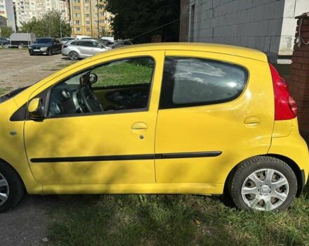 Жовтий Пежо 107, об'ємом двигуна 1 л та пробігом 105 тис. км за 5500 $, фото 1 на Automoto.ua