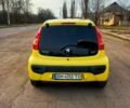 Желтый Пежо 107, объемом двигателя 1 л и пробегом 115 тыс. км за 5200 $, фото 3 на Automoto.ua