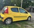 Жовтий Пежо 107, об'ємом двигуна 1 л та пробігом 105 тис. км за 5500 $, фото 2 на Automoto.ua