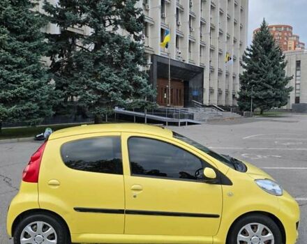 Желтый Пежо 107, объемом двигателя 1 л и пробегом 284 тыс. км за 5100 $, фото 9 на Automoto.ua