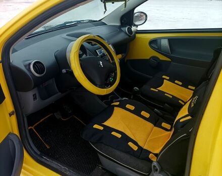 Жовтий Пежо 107, об'ємом двигуна 1 л та пробігом 150 тис. км за 5250 $, фото 3 на Automoto.ua