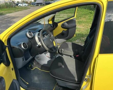 Жовтий Пежо 107, об'ємом двигуна 1 л та пробігом 105 тис. км за 5500 $, фото 4 на Automoto.ua